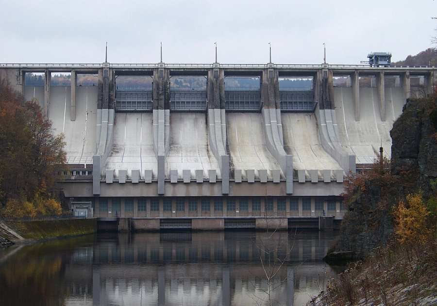 Dvouleté uzavírky a opravy orlické i slapské hráze zkomplikují přejezd Vltavy