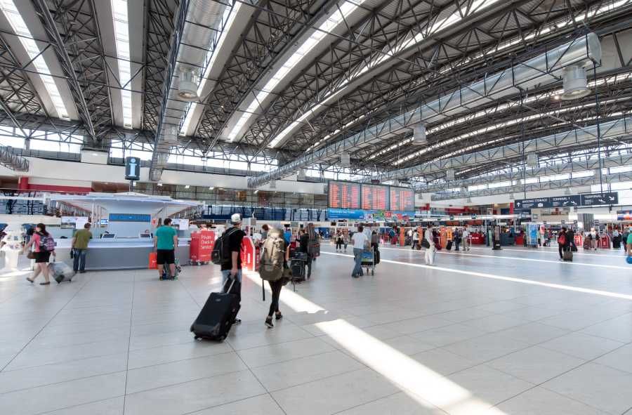Pražské letiště roste: Dubnový skok o 11 % v počtu cestujících