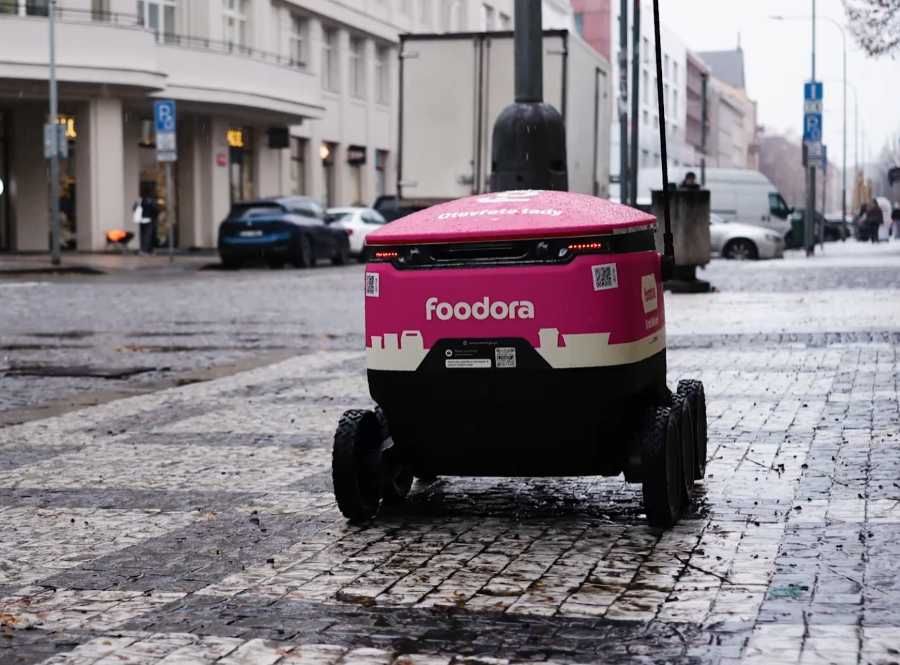 Revoluce doručování v Praze 8: Jídlo přivezou autonomní roboty