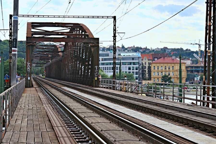 Zachování historického mostu na Výtoni: Rekonstrukce místo demolice