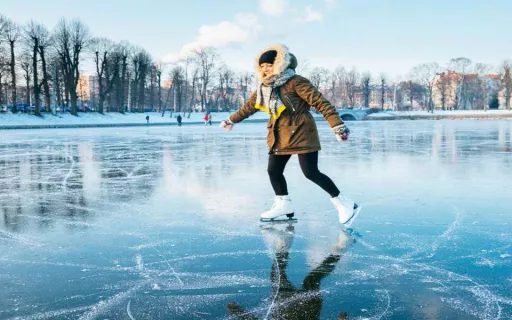 Pozor na tenký led na pražských rybnících, varují hasiči