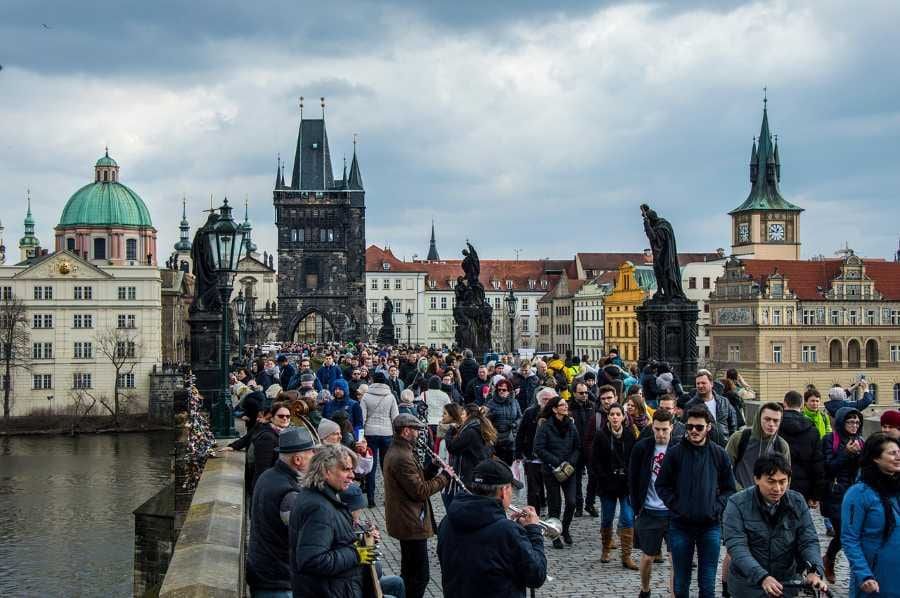 Praze v prvním pololetí 2025 ubylo 994 obyvatel, růst zaznamenal pouze Středočeský kraj