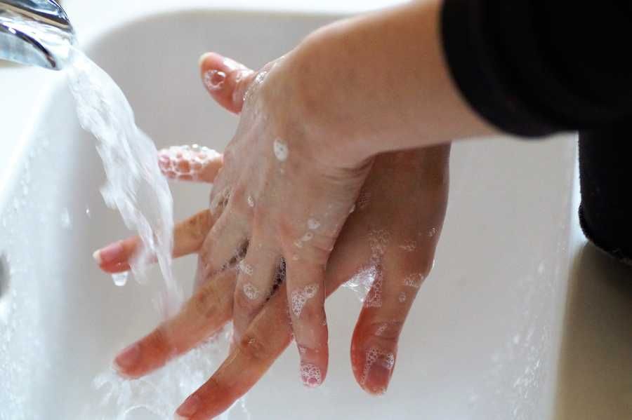 Praha dlouhodobě bojuje s šířením žloutenky: epidemie typu A zatím neustupuje