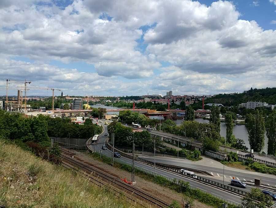 Dvorecký most mění MHD v Praze: tramvaje a autobusy nově, auta bez průjezdu