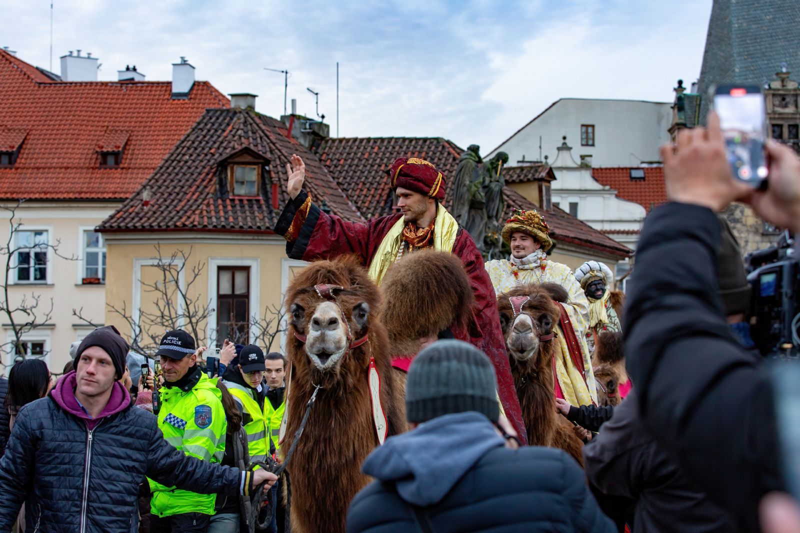 Zítra projdou Prahou živí velbloudi v tříkrálovém průvodu