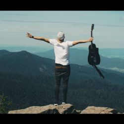 Kapela MY4 má nový videoklip a chce pomoci šumavskému psímu útulku