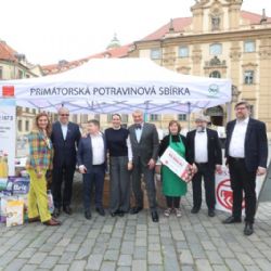 Dárci věnovali do Primátorské velikonoční sbírky přes 3 tuny potravin, drogerie a krmiva pro zvířata