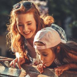 Dny pěstounství 2022 začínají již ve čtvrtek 2. června. Praha poděkuje pěstounům a uvítá nové zájemce