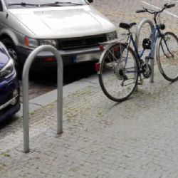 Hlavní město letos podpoří výstavbu nových cyklostojanů na místech, které navrhnou přímo Pražané