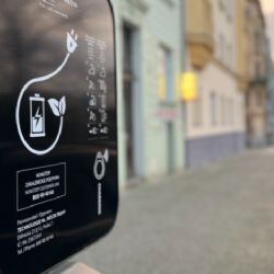 Hlavní město pokračuje v budování nabíječek pro elektromobily z lamp veřejného osvětlení