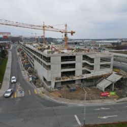 Na Černém Mostě byla dokončena hrubá stavba největšího samostatného parkoviště v Praze