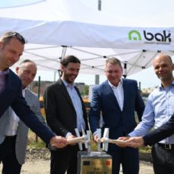 Na Černém Mostě začala stavba nového čtyřpodlažního parkovacího domu P+R s kapacitou 880 míst