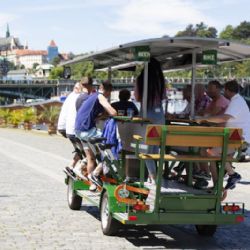 Nejvyšší správní soud potvrdil zákaz tzv. pivních kol v ulicích metropole