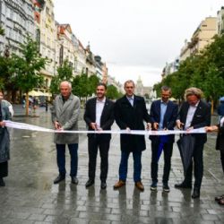 Nové stromy, chodníky nebo fontána. První etapa rozsáhlé rekonstrukce Václavského náměstí je u konce