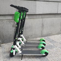 Praha a Brno žádají poslance o možnost stanovit pravidla pro provozování sdílených kol a koloběžek