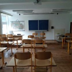 Praha apeluje na vládu, aby učitelé byli přednostně očkováni, a žádá o stanovení data otevření škol