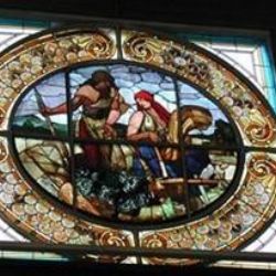 Praha hledá přesnou podobu původní vitráže od malíře Mikoláše Alše. Pomoci s obnovou historického prvku na Průmyslovém paláci tak může i veřejnost