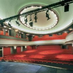 Praha odkoupí za výhodnějších podmínek nebytové prostory, které pro svůj provoz potřebuje Divadlo v Dlouhé