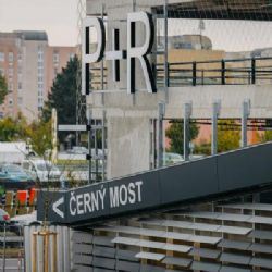 Praha otevřela nové P+R parkoviště na Černém Mostě s kapacitou téměř 900 míst