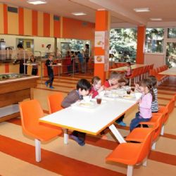 Praha podpoří program na školní obědy dětí z rodin ohrožených chudobou