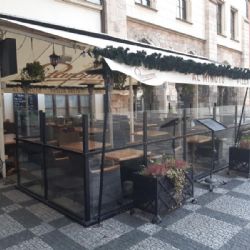 Praha prodloužila podnikatelům možnost mít restaurační předzahrádky zdarma