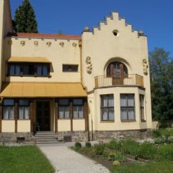 Praha pronajme pět bytů dětským domovům Dolní Počernice a Klánovice. Pomohou mladým dospělým k samostatnému životu, nově začne fungovat i sdílené bydlení