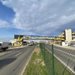 Praha slavnostně otevřela novou lávku na Rajské zahradě, která lidem výrazně usnadní přestup z vlaku na metro i průchod oblastí