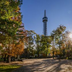 Praha zadává novou koncepci vrchu Petřína. Plánuje zapojit i občany