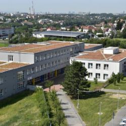 Praha získala prostředky na úsporná opatření, zateplí bytové domy a vybuduje zelené střechy