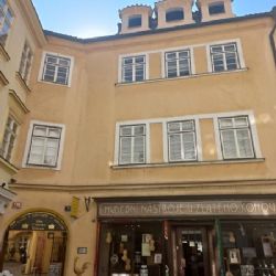 Praha získala v aukci do svého vlastnictví druhou polovinu měšťanského domu na Starém Městě. Zůstanou zde byty i malé provozovny