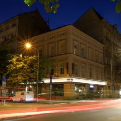 Pražská čtvrť Karlín má nové veřejné osvětlení. Přibyla i enviromentální stanice