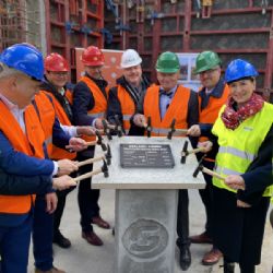 Primátor hl. m. Prahy Bohuslav Svoboda se zúčastnil poklepání základního kamene polyfunkční budovy a jednal na radnici Prahy 14