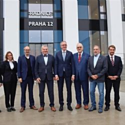 Primátor si na návštěvě v Praze 12 prohlédl nové projekty a navštívil mateřskou školu