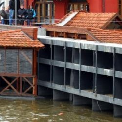 Protipovodňová opatření zůstávají v platnosti beze změn. Na Dvořákovo a Hořejší nábřeží je i nadále povolen vstup veřejnosti