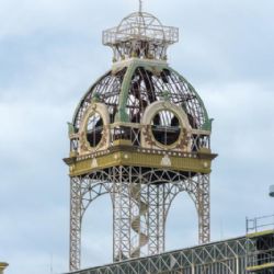 Rekonstrukce Průmyslového paláce pokračuje podle plánu. Začala renovace unikátních věžních hodin