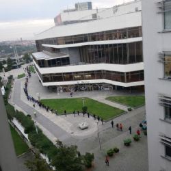 Řidiči nerespektují nařízení a na úřadu se tvoří fronty. Opakuje se situace z jara