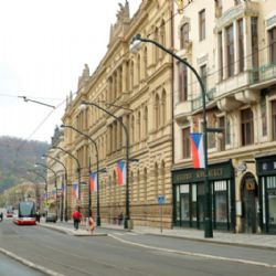 V den výročí sametové revoluce budou vlát v centru města státní vlajky a Petřín se rozsvítí v národních barvách