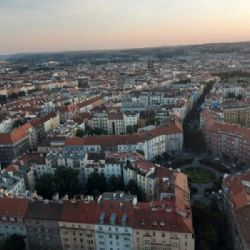 V Praze dlouhodobě žije o čtvrt milionu lidí víc, než jich je trvale přihlášeno