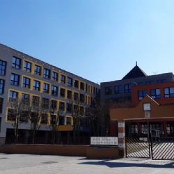 V Praze se postupně otevírají školská zařízení. Hlavní město je nad rámec požadavků zásobí osobními ochrannými prostředky