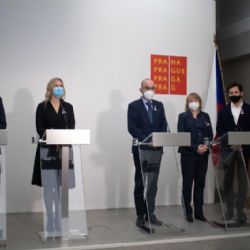 „Zůstaňte doma, ale nezapomeňte“, vyzývají letos veřejnost organizátoři oslav 17. listopadu