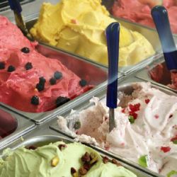 Automatické výrobníky zmrzliny, výrobníky ledu a drtiče pro profesionální gastronomii