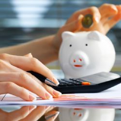 Jak efektivně spravovat svůj běžný účet a ušetřit peníze