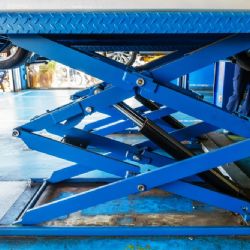 Jste skutečný motoristický nadšenec? A máte zvedák?