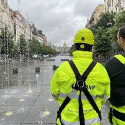 Podsvícená fontána na Václaváku opět v provozu