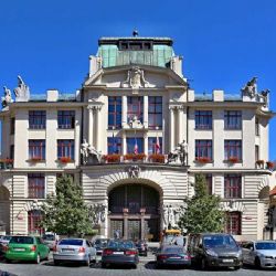 Praha zakončila 2022 s přebytkem 21,5 miliardy: klíčové nákupy, nevyužité fondy