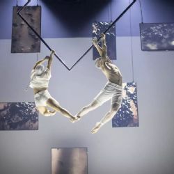 Pocta lidskému tělu - krajina krásy, živosti a křehkosti