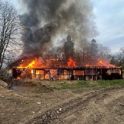 Požár v Tupadlech na Mělnicku pohltil truhlárnu