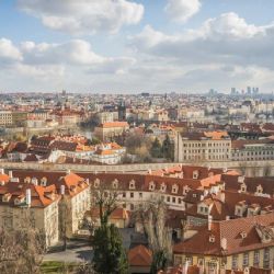 Praha vyniká v kvalitě života, ale bojuje s bydlením a kriminalitou