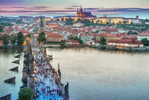 Foto: Praha zvýší turistický poplatek na 200 Kč: Řešení masového turismu