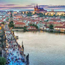 Praha zvýší turistický poplatek na 200 Kč: Řešení masového turismu